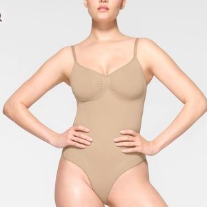 NWOT Skims Seamless Sculpt Brief Bodysuit - Medium - Clay